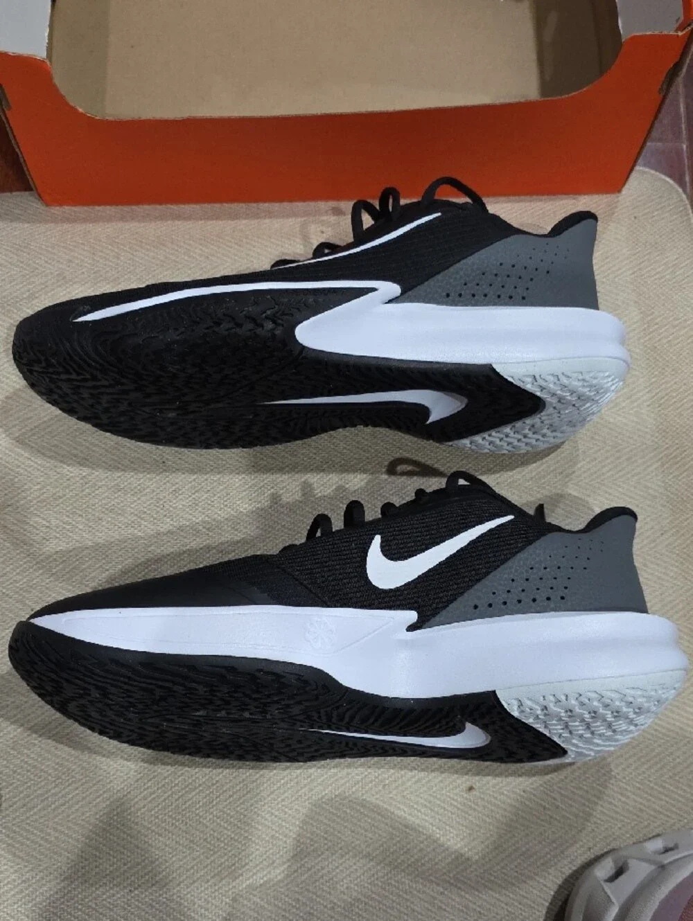 NWB Men’s size 9 Nike Precision VII Sneakers